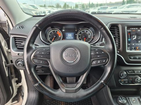 Used 2019 Jeep Cherokee Trailhawk AWD/4WD image 16