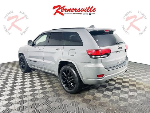 Used 2019 Jeep Grand Cherokee Altitude image 5