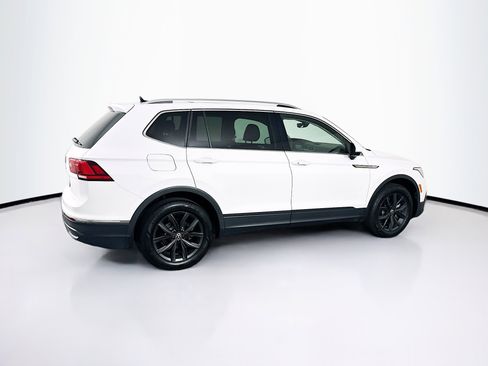 Used 2024 Volkswagen Tiguan SE image 10