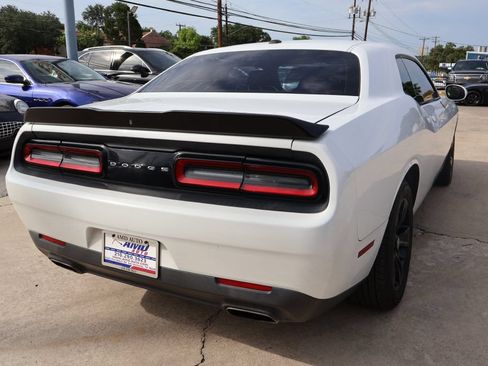 Used 2016 Dodge Challenger SXT RWD image 7