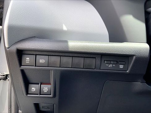 Certified 2026 Toyota Sienna XLE FWD image 33