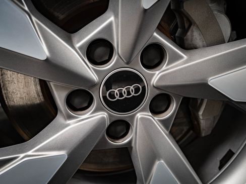 Used 2023 Audi Q5 2.0T Premium w/ Convenience Package image 8