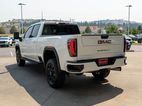 Used 2024 GMC Sierra 2500 AT4 w/ AT4 Premium Plus Package AWD/4WD image 5