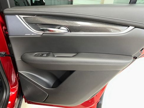 Certified 2025 Cadillac XT6 Sport w/ Technology Package image 36