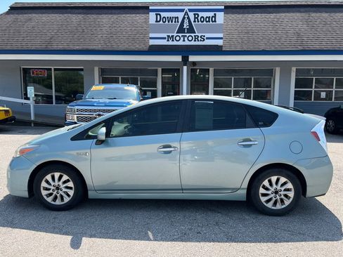 Used 2014 Toyota Prius Plug-In Hybrid image 2