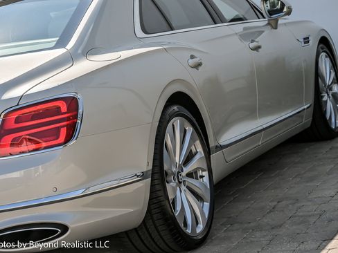 New 2026 Bentley Flying Spur Plug-In Hybrid image 13