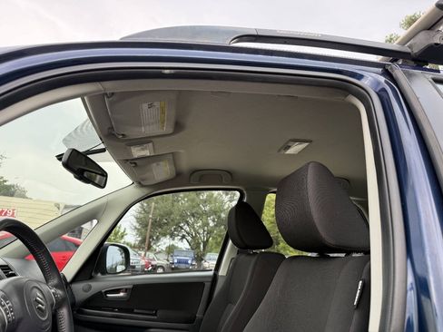 Used 2011 Suzuki SX4 AWD Hatchback image 13