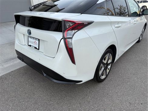 Used 2017 Toyota Prius Three Touring image 41