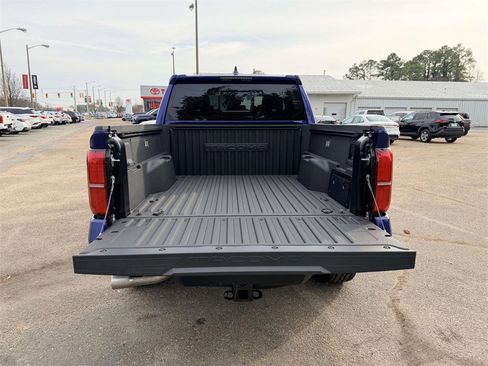 Used 2025 Toyota Tacoma TRD Off-Road image 15