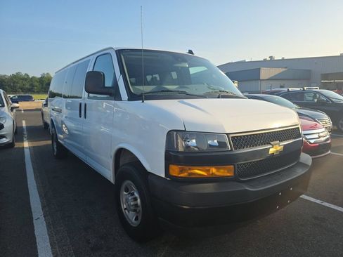 Used 2024 Chevrolet Express 3500 LS RWD image 2