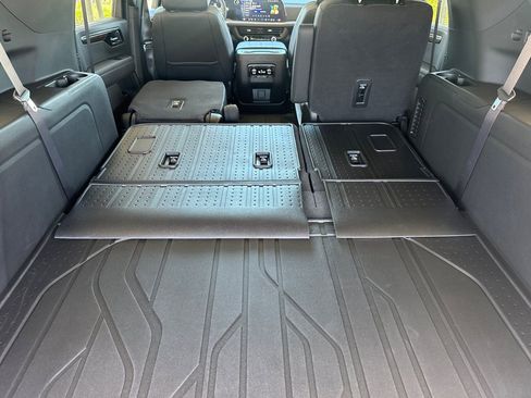 New 2026 Chevrolet Suburban High Country AWD/4WD image 18