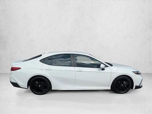 Used 2026 Toyota Camry SE w/ Convenience Package image 4