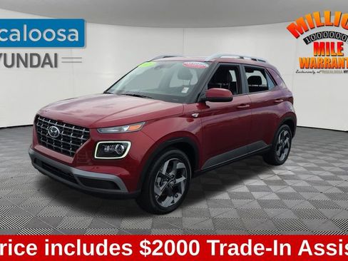 Used 2024 Hyundai Venue Limited image 3
