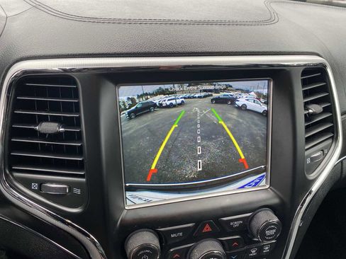 Used 2018 Jeep Grand Cherokee Limited image 19