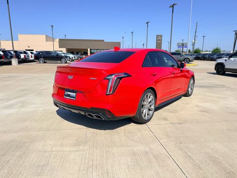 Used 2021 Cadillac CT4 V w/ Technology Package RWD image 5
