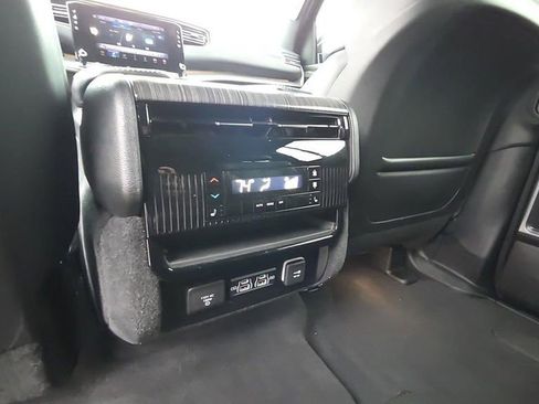 Used 2023 Jeep Wagoneer Series III w/ Preferred Equipment Group image 12