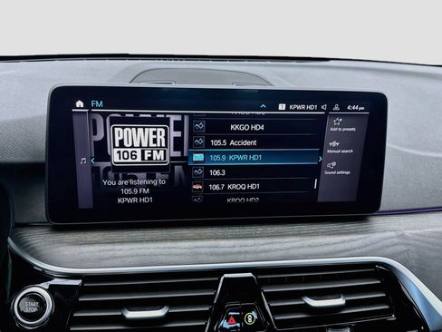 Used 2021 BMW 530e w/ Luxury Seating Package RWD image 11
