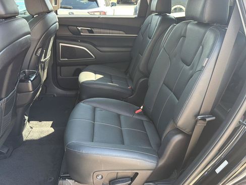 Used 2024 Kia Telluride EX w/ EX Captain's Chair Package FWD image 14