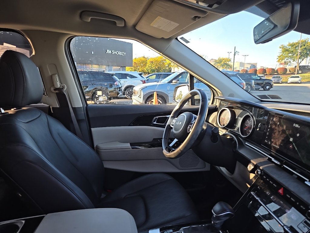 Certified 2024 Kia Carnival EX FWD image 37