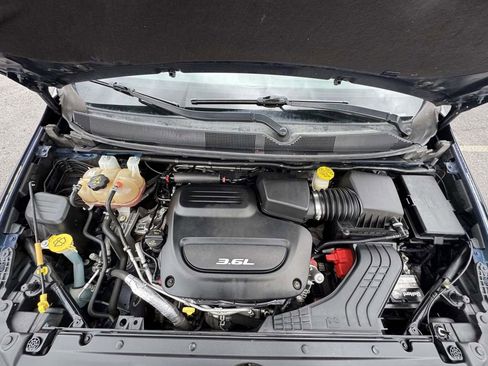 Used 2017 Chrysler Pacifica Touring image 12