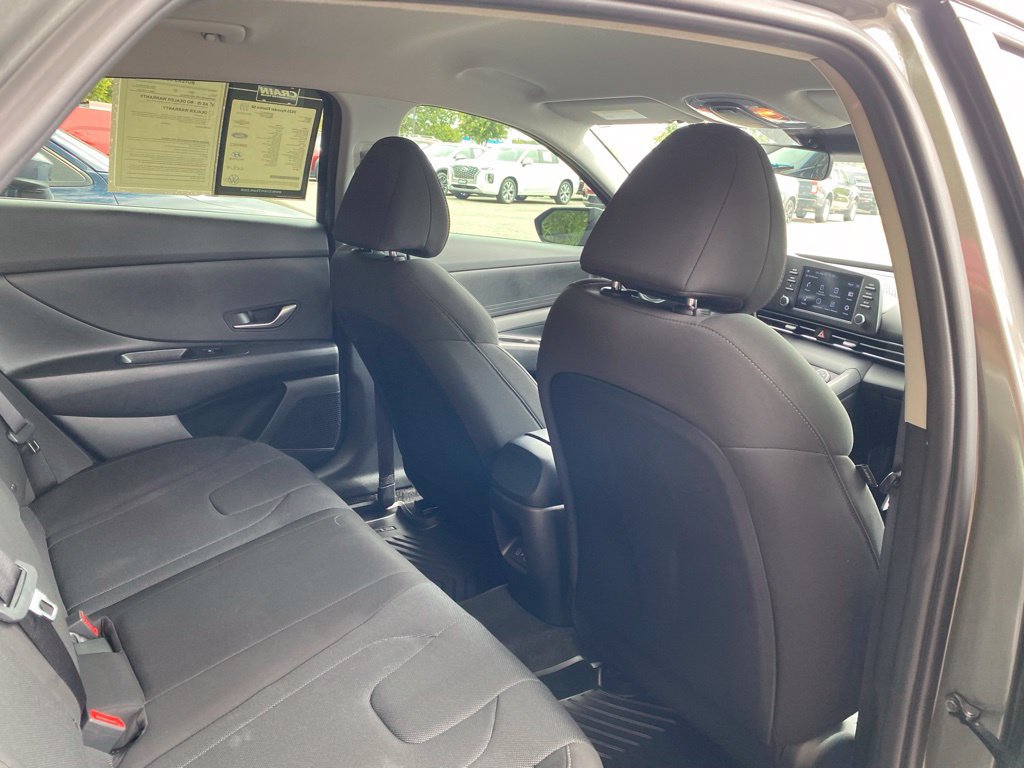Certified 2025 Hyundai Elantra SE FWD image 32