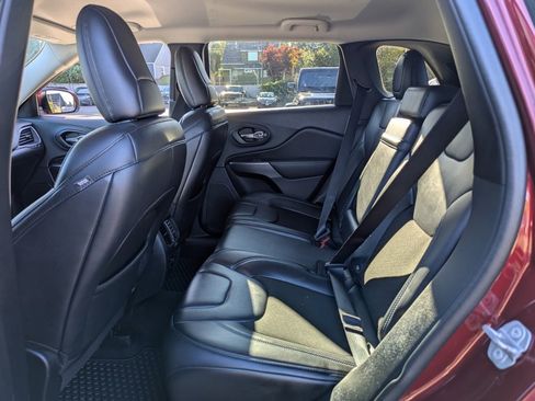 Used 2019 Jeep Cherokee Latitude Plus w/ Comfort/Convenience Group image 28