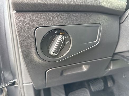 Used 2023 Volkswagen Tiguan SE image 19