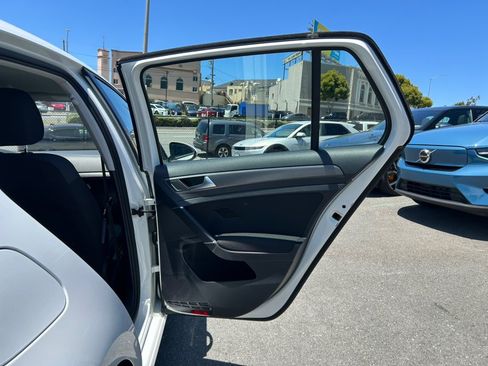 Used 2019 Volkswagen e-Golf SE w/ Driver Assistance Package FWD image 34