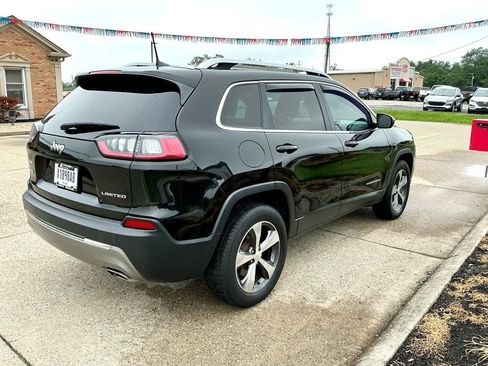 Used 2019 Jeep Cherokee Limited AWD/4WD image 5