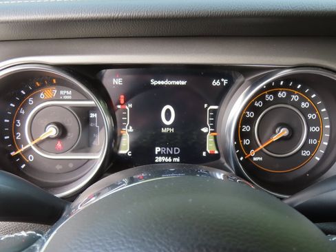 Used 2021 Jeep Wrangler Unlimited Sahara image 21