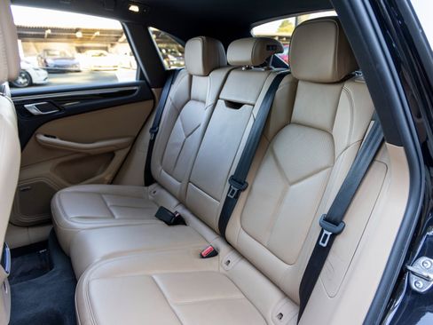 Used 2021 Porsche Macan image 44