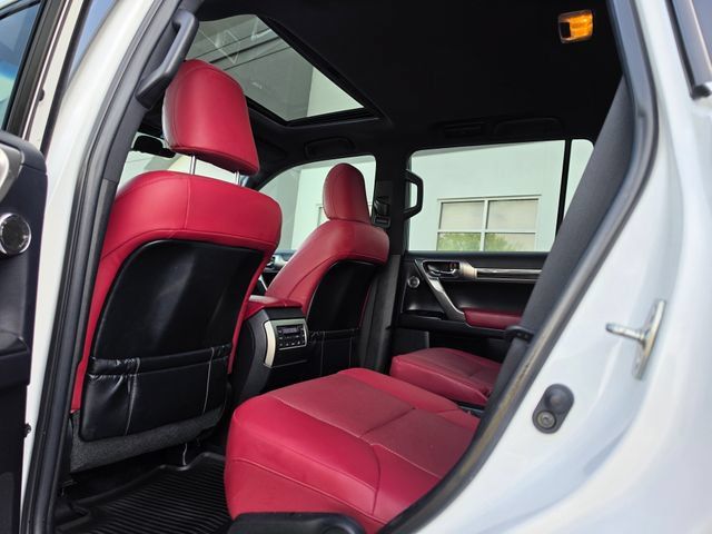 Used 2022 Lexus GX 460 Premium w/ Accessory Package AWD/4WD image 29