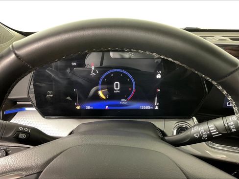 Used 2024 Chevrolet Trax LT w/ Driver Confidence Package FWD image 14