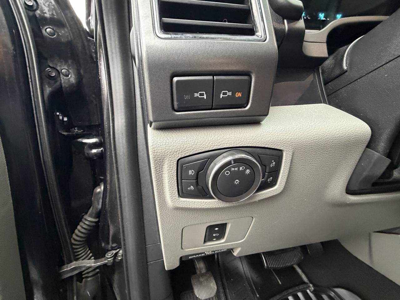 Used 2021 Ford F350 XLT w/ XLT Premium Package AWD/4WD image 26