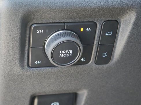 Certified 2025 Ford Expedition Active image 5