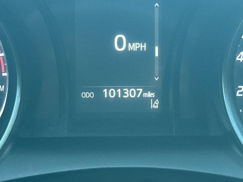 Used 2021 Toyota Camry SE FWD image 39
