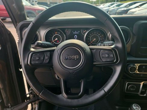 Used 2022 Jeep Wrangler Unlimited Sport AWD/4WD image 19