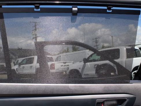 Used 2022 Toyota Highlander XLE AWD/4WD image 51