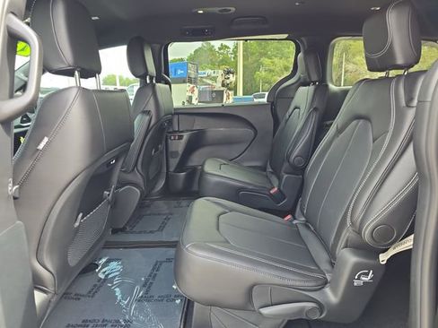 New 2026 Chrysler Pacifica Select FWD image 13