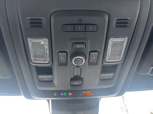 Used 2023 Chevrolet Suburban High Country w/ Premium Package 2 image 17