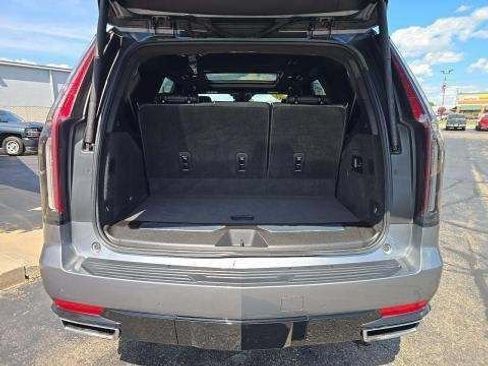 Used 2022 Cadillac Escalade Premium Luxury w/ Performance Package AWD/4WD image 5