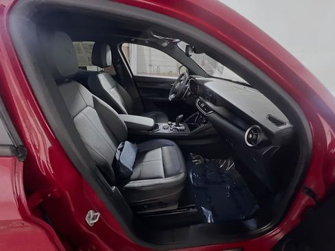Used 2024 Alfa Romeo Stelvio Sprint image 31