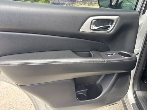Used 2020 Nissan Pathfinder SL AWD/4WD image 24