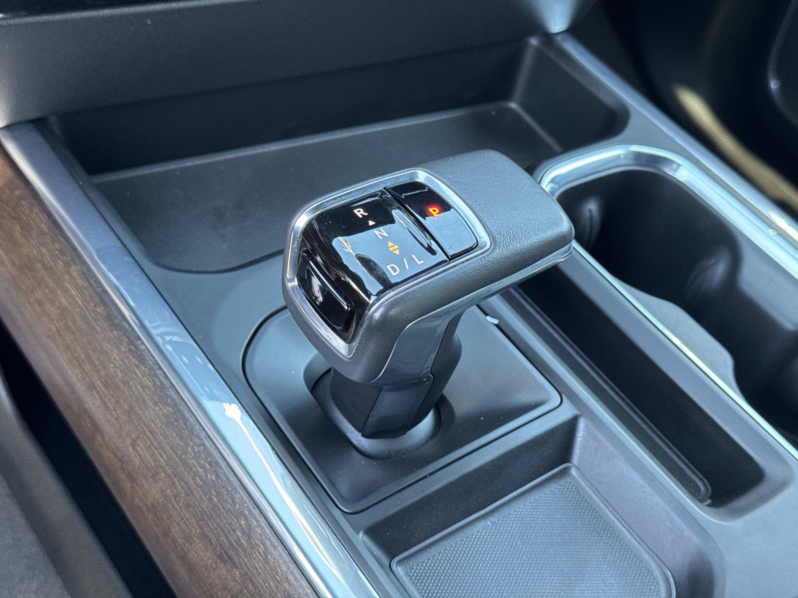 Used 2022 Chevrolet Silverado 1500 High Country w/ Technology Package AWD/4WD image 18