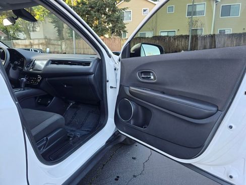 Used 2019 Honda HR-V EX image 11