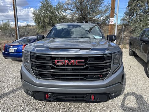 Used 2024 GMC Sierra 1500 AT4 w/ Technology Package AWD/4WD image 4