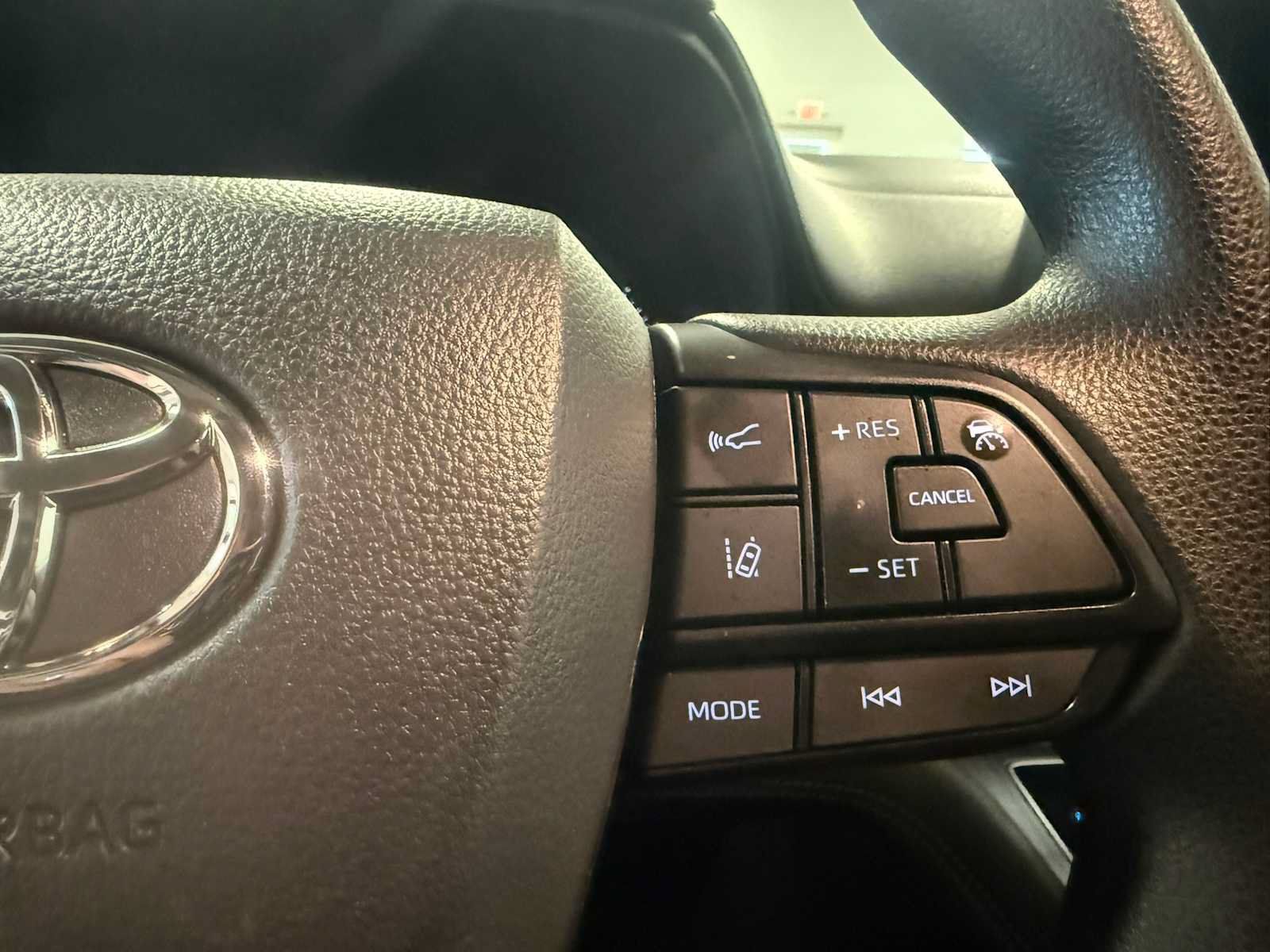 Used 2026 Toyota Sienna LE AWD/4WD image 28