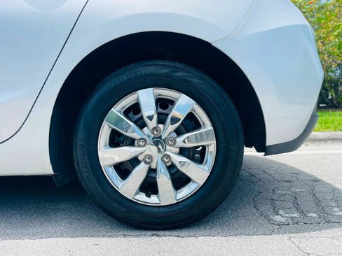 Used 2019 Chevrolet Cruze LS FWD image 15