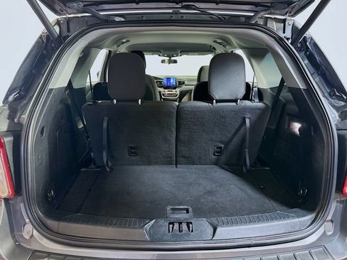 Used 2022 Ford Explorer XLT AWD/4WD image 10
