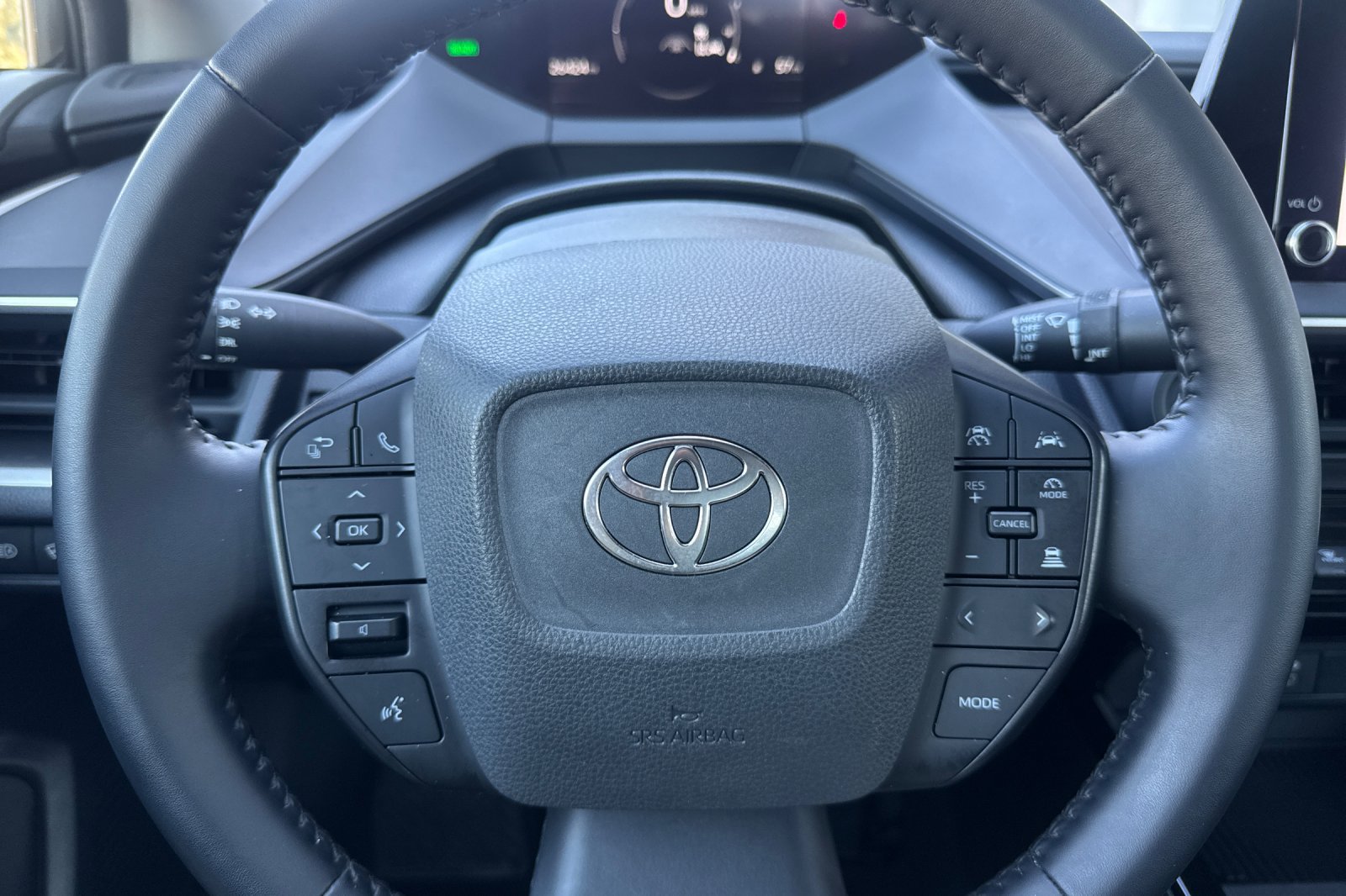 Used 2025 Toyota Prius LE FWD image 21
